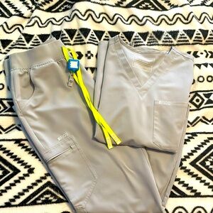 Women’s FIGS set in silver arrows Medtall/Med